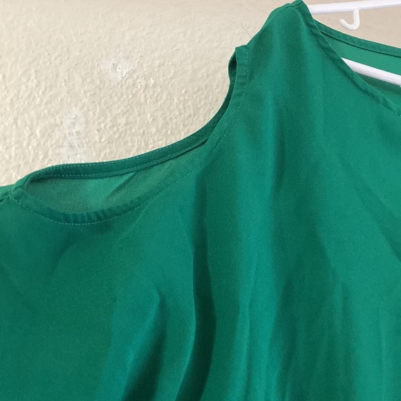 Green formal dress - Picture 3 of 4